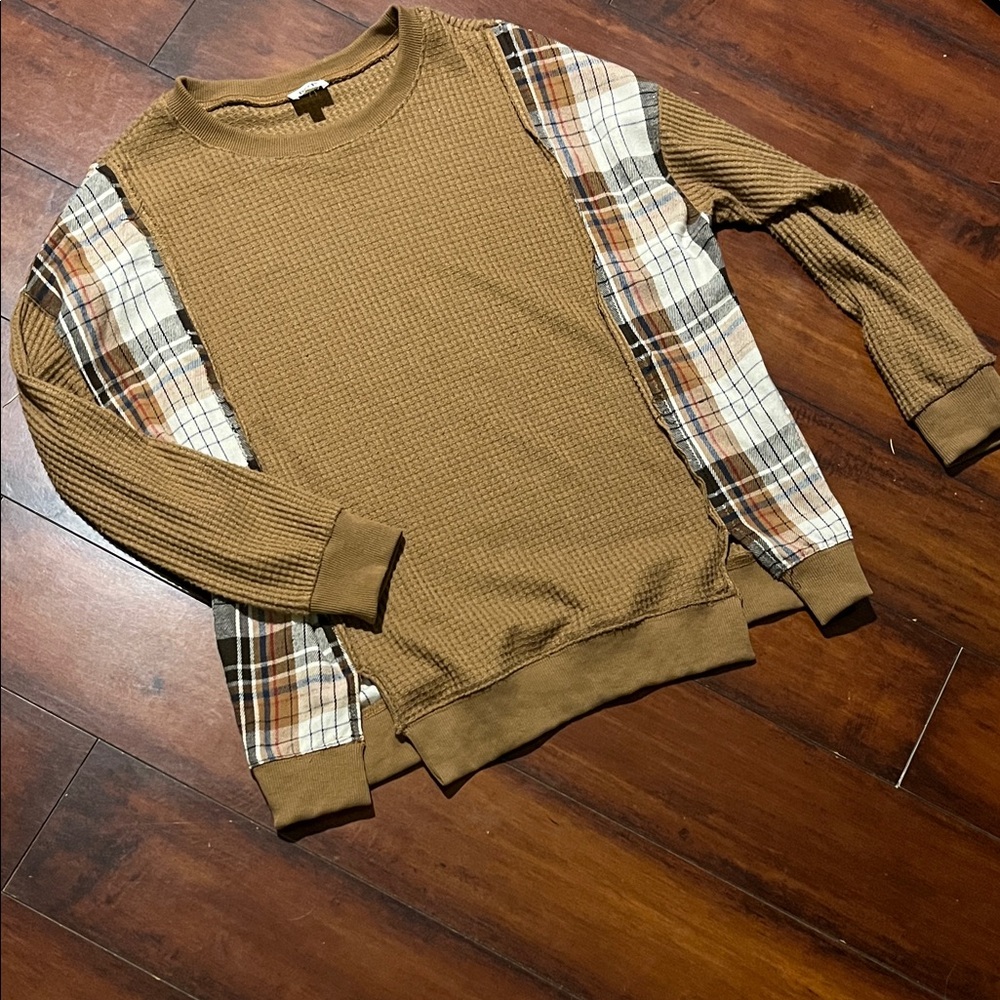 BKE Women’s Tan Sweater with Plaid Accents